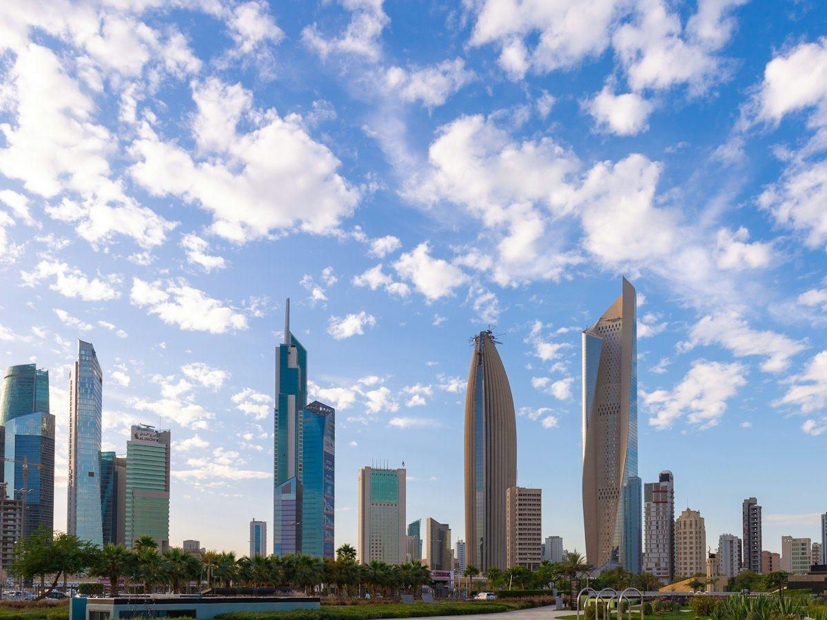 أبراج مدينة الكويت من حديقة الشهيد