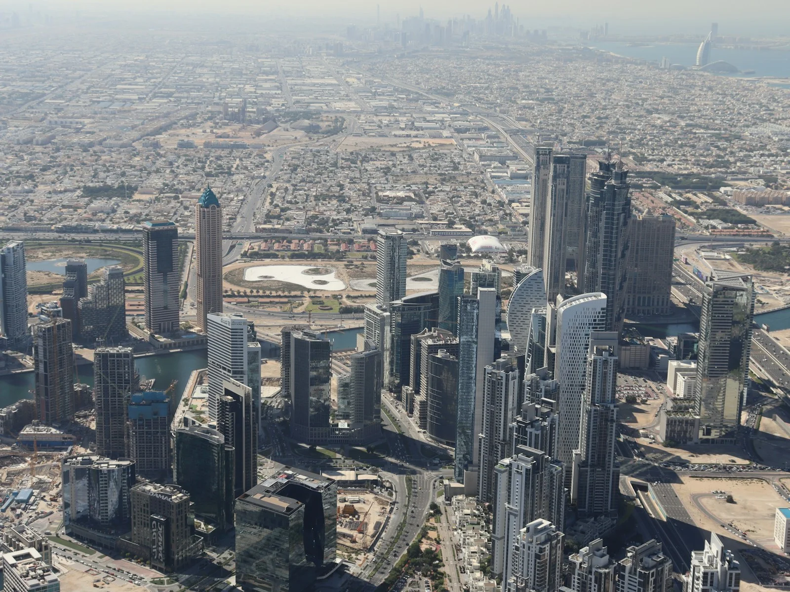 أبراج وسط مدينة دبي من ارتفاع برج خليفة