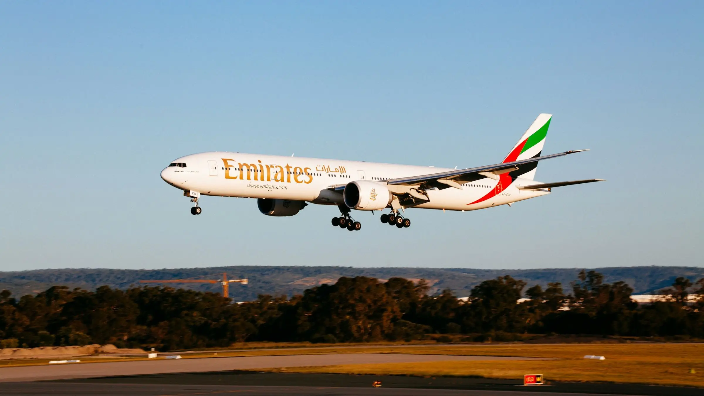An Emirates Boeing 777 coming in to land