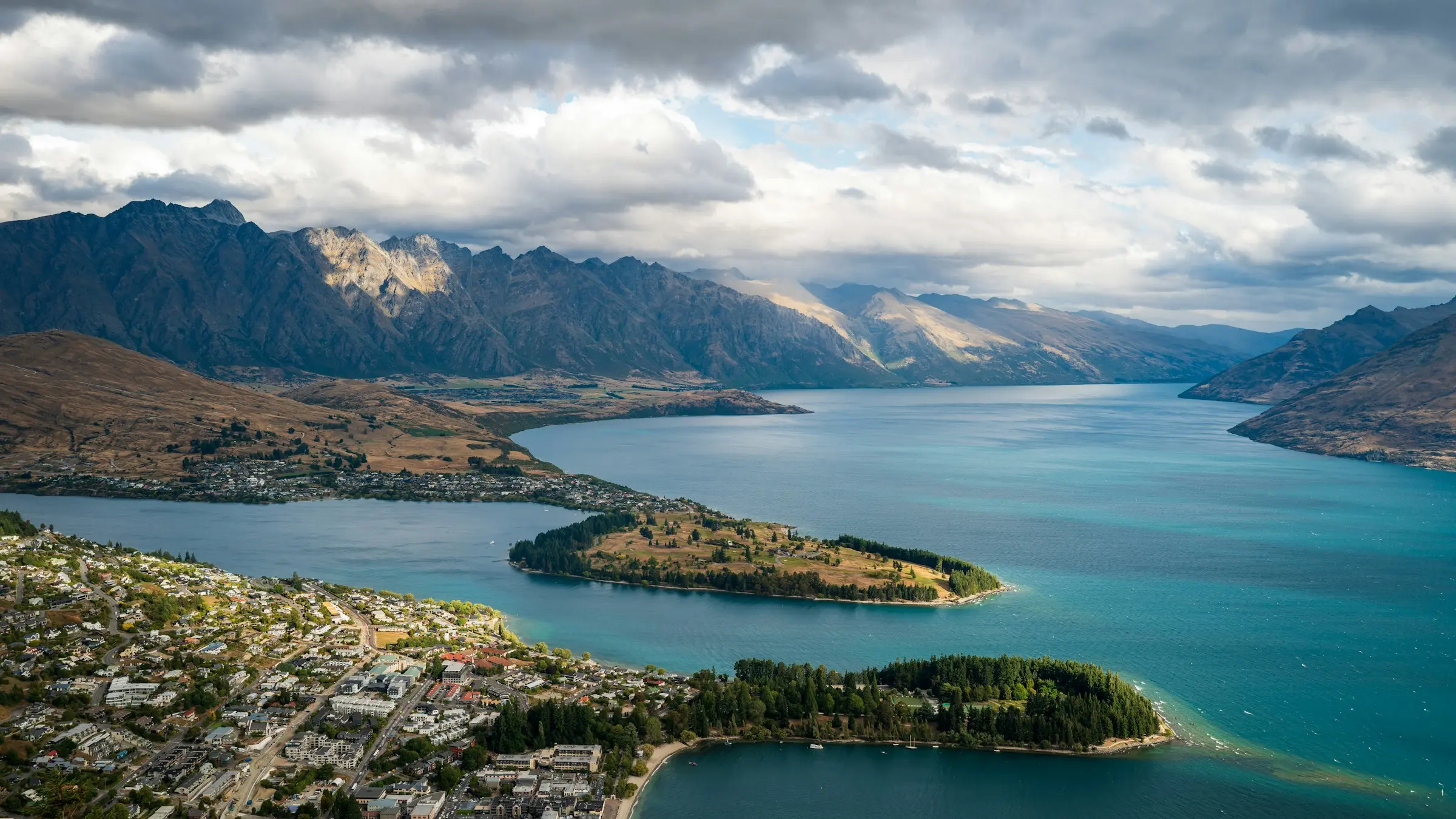 Queenstown and Lake Wakatipu below the mountains, from above